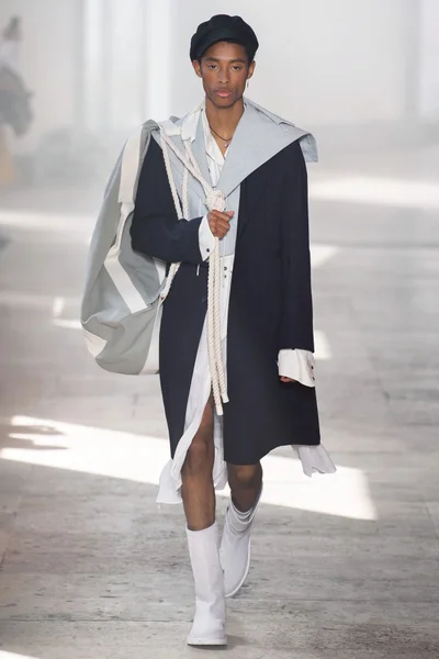 Look 25